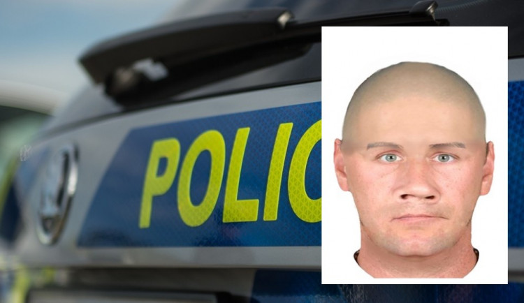 Zloděj se po žebříku dostal do prodejny a způsobil nemalé škody, pátrá po něm policie