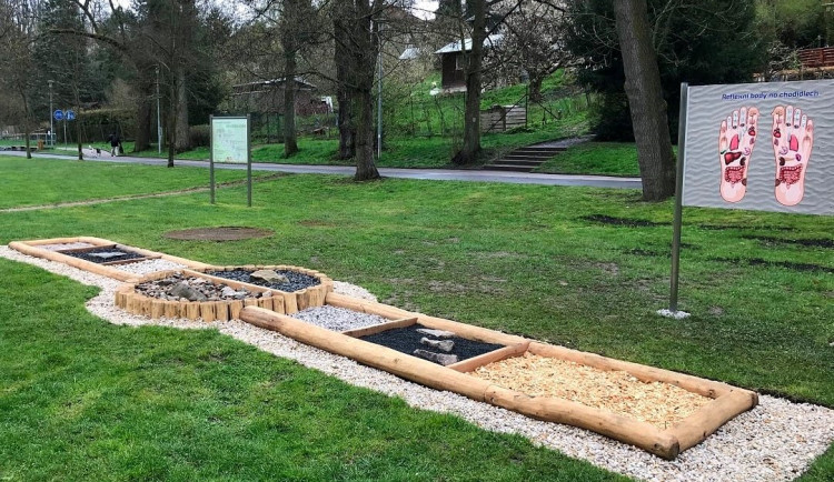 realizace návrhu z prvního ročníku Meganápadů, stezka pro bosé nohy