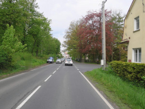 Řidič osobáku srazil na křižovatce cyklistu a od nehody ujel, policie hledá svědky