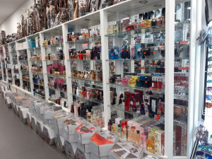 Celníci vyrazili na dvě tržnice a našli padělky zboží za dva miliony korun