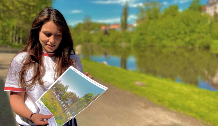 Primátorka Karlových Varů Andrea Pfeffer Ferklová s projektem náplavky