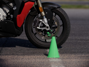 Motocyklisté trénují bezpečnou jízdu na polygonech v ČR