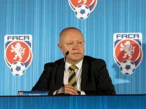 Petr Fousek je novým předsedou fotbalové asociace, porazil Karla Poborského