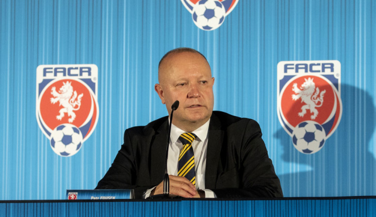 Petr Fousek je novým předsedou fotbalové asociace, porazil Karla Poborského