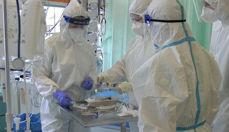 Koronavirová epidemie způsobila Karlovarské krajské nemocnici vysoké náklady