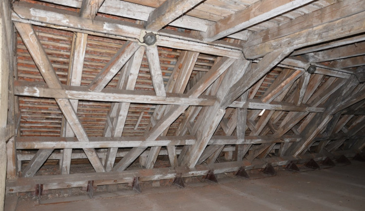 Cheb láká návštěvníky na prohlídky unikátních krovů, nikde jinde v republice tohle neuvidíte