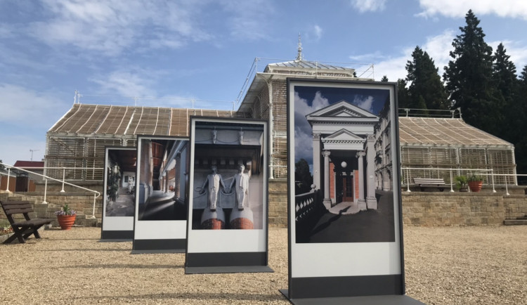 Výstavu o architektu Plečnikovi zahájila v Lánech slovinská velvyslankyně Strniša