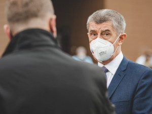 Na kulturních akcích by od července mohlo být venku až 5000 lidí, řekl Babiš