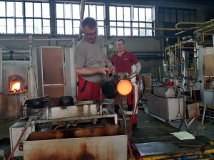 Sklárna Moser opět vyrábí filmové glóby, má novou prodejnu i expozici