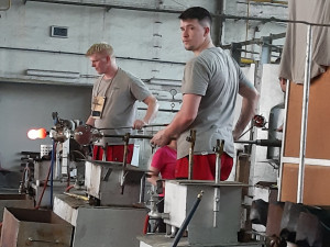 Sklárna Moser opět vyrábí filmové glóby, má novou prodejnu i expozici