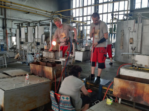 Sklárna Moser opět vyrábí filmové glóby, má novou prodejnu i expozici