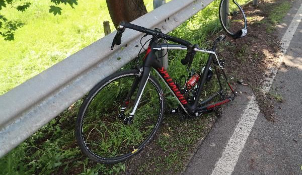 Policie pátrá po řidiči, který odjel od sraženého cyklisty na Broumovsku