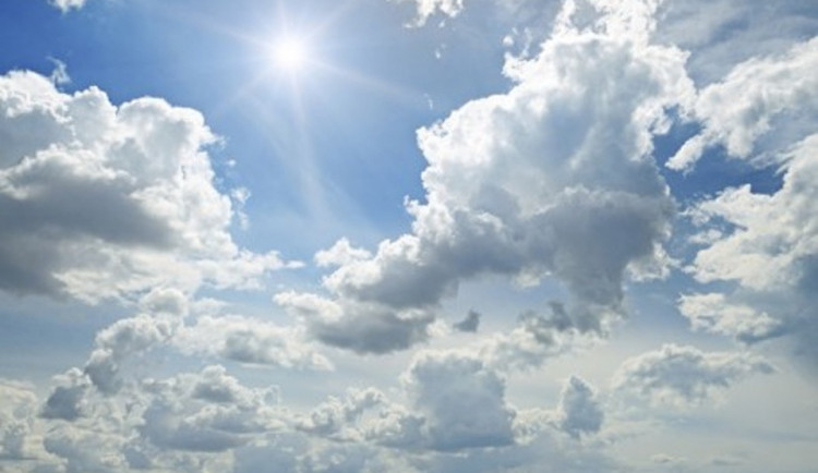 Čeká nás tropický víkend. Meteorologové varují před vysokými teplotami