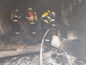 Plameny zničily byt v Rotavě. Škoda přesáhne milion korun