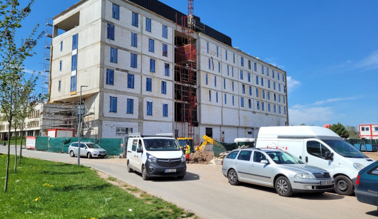 Nový hotel Aldis otevře v dubnu příštího roku, stavba podraží o 10 milionů