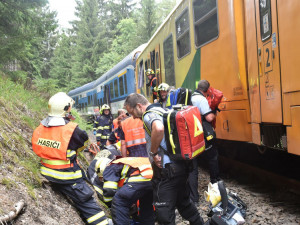 Loňskou tragickou srážku dvou vlaků měl zavinit strojvedoucí, obviněn je z obecného ohrožení z nedbalosti