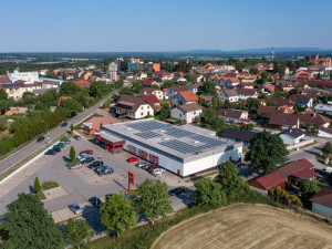 Poptávka po fotovoltaice stále roste. E.ON instaluje solární panely na prodejny Penny Market po celém Česku