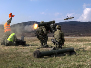 Střelbu z nových raketových systémů si vyzkoušeli vojáci v prostoru Hradiště