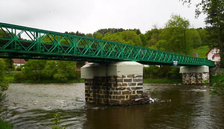 Most v Šemnici nechá kraj zavřít pro auta, je v havarijním stavu
