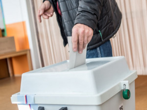 Ve sněmovních volbách bude možné opět volit z karantény