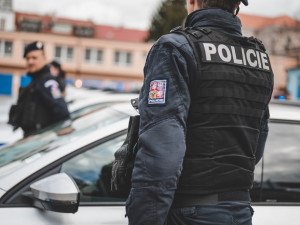 Policie hledá pachatele, kteří odpálili výbušninu u ubytovny v Charkovské