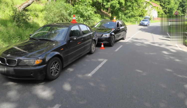 Policie hledá svědky dopravní nehody. U Horního Slavkova se srazila dvě auta