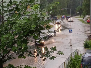 Krajem se prohanala silná bouře. Hasiči evakuovali dětský tábor u Aše