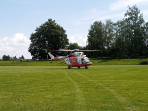 Vážné popáleniny utrpěl jeden člověk, který se pokoušel benzínem zapálit odpadky na zahradě
