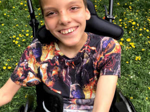 Přidušení miminka při porodu změnilo rodině život. Pomoci v těžké situaci teď může každý