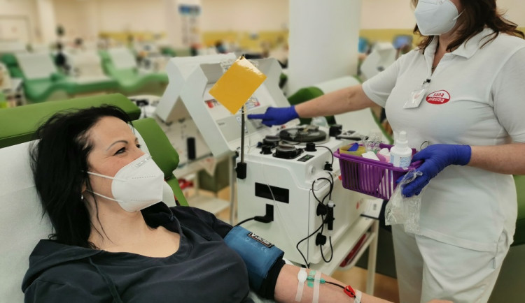 Pomoc nemocným je hlavní motivací k darování plazmy, ukázal průzkum