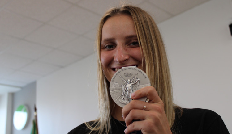 Stříbrná olympionička Vondroušová dostala plaketu města v rodném Sokolově