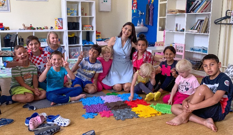 size4-16283328811087-139-z-nekterych-detskych-pribehu-jsem-byla-v-soku-rika-miss-a-zakladatelka-nadacniho-fondu-karolina-kopi