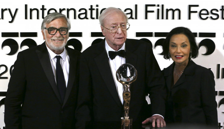 Jiří Bartoška, Sir Michael Caine a Shakira Caine