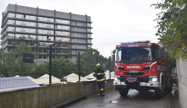 Hasiči ráno likvidovali požár v objektu karlovarského festivalového hotelu Thermal
