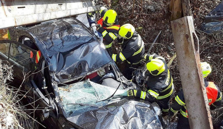 V Karlovarském kraji zemřelo o prázdninách na silnicích šest lidí