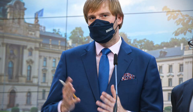 Vojtěch: Česko je na úpatí další vlny epidemie