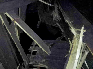 Do střechy hotelové věže udeřil při bouřce kulový blesk, nadělal tam pěknou paseku