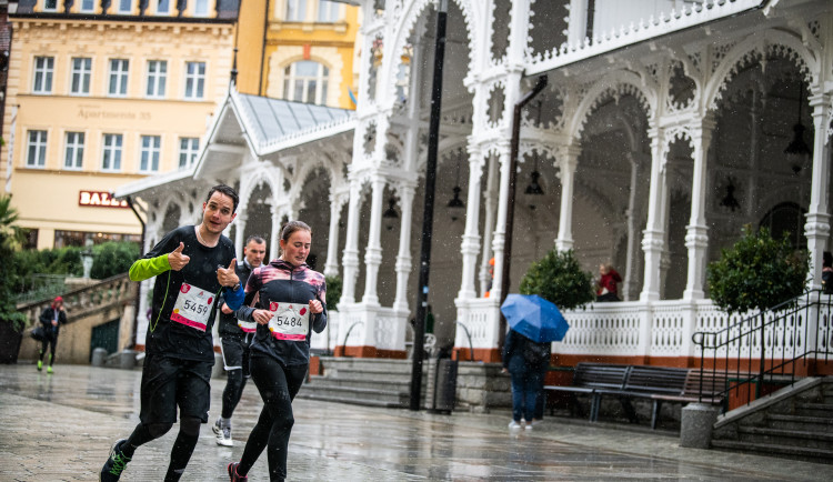 Rodinný běžecký závod ČEZ RunTour zavítá 25. září na lázeňskou kolonádu v Karlových Varech!