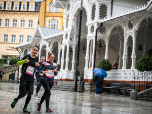 Rodinný běžecký závod ČEZ RunTour zavítá 25. září na lázeňskou kolonádu v Karlových Varech!