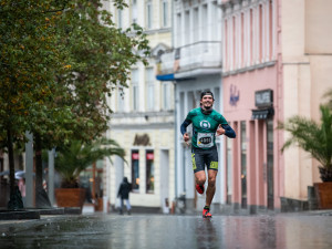 Rodinný běžecký závod ČEZ RunTour zavítá 25. září na lázeňskou kolonádu v Karlových Varech!