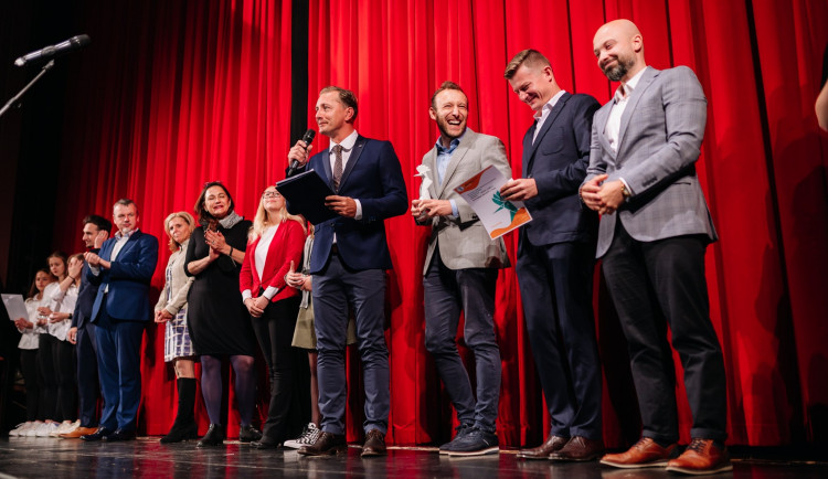 Na festivalu Oty Hofmana uspělo Zakleté Pírko či seriál Ochránce