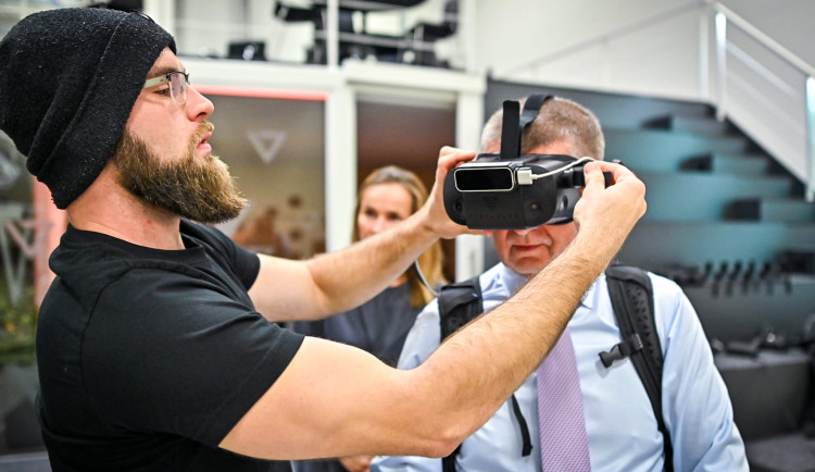 Nemakat a sdílet? Tohle fakt nechci! Premiér zaplavil sociální sítě populistickými hesly