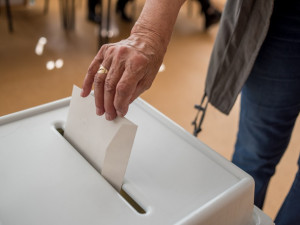 Pro volební průkazy si v Karlovarském kraji chodí stovky lidí