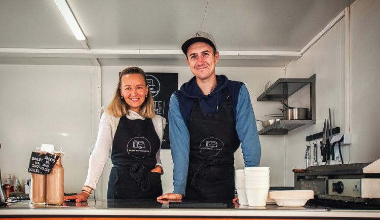 Dali výpověď, opustili jistotu a vyměnili ji za Bistro na dvou kolech