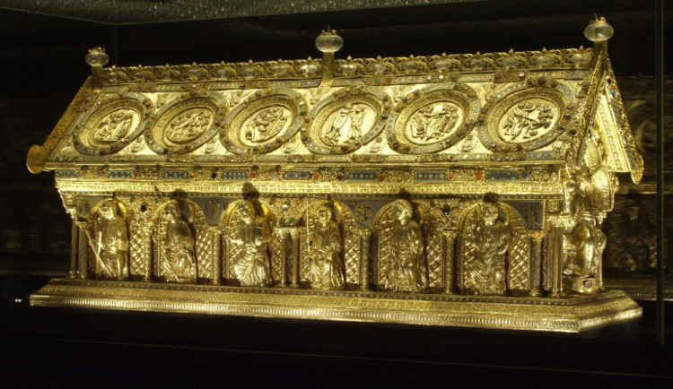 Unikátní objev: Na relikviáři sv. Maura je i mytický ropuší kámen