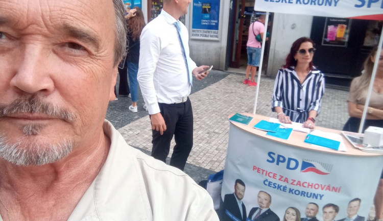 Bezpečí nemusí trvat dlouho, prodavači kebabu odvádějí daň na džihád, říká pražský poslanec za SPD