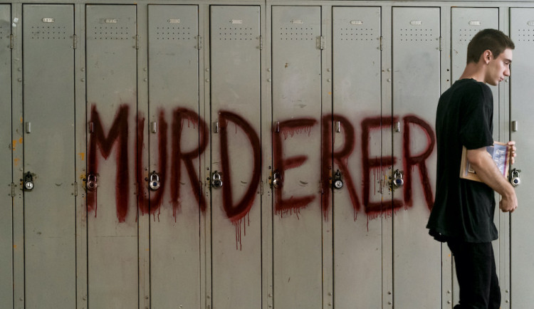 size4-16342206949232-60-netflix-se-pokousi-dokazat-ze-telenovelam-ani-vyvrazdovani-teenageru-jeste-neodzvonilo