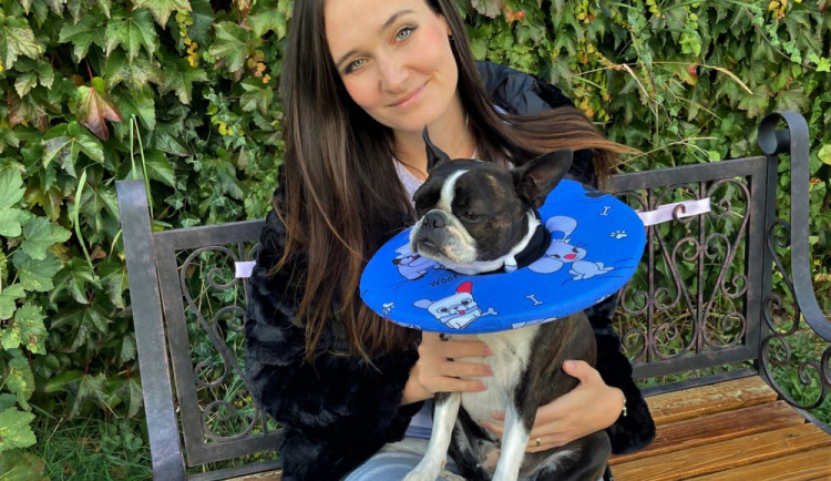 Veronika Cholinská vyzkoušela límec nejprve u svého pejska