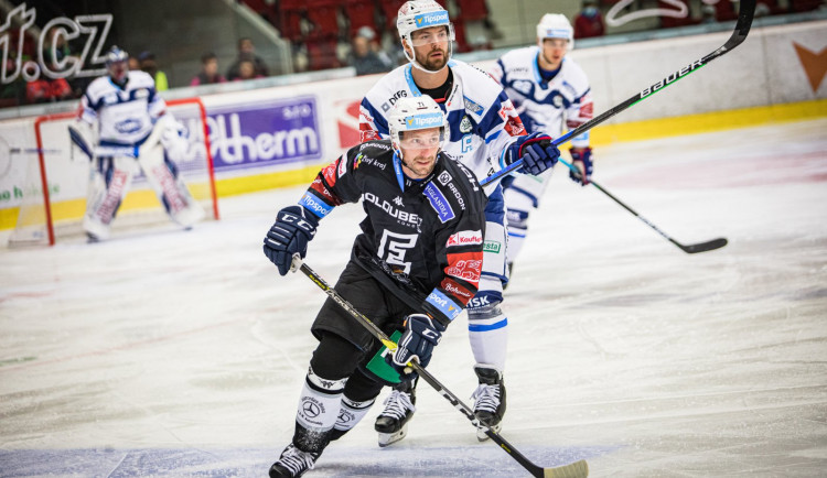 Jaroslav Kracík v souboji s brněnskými hráči