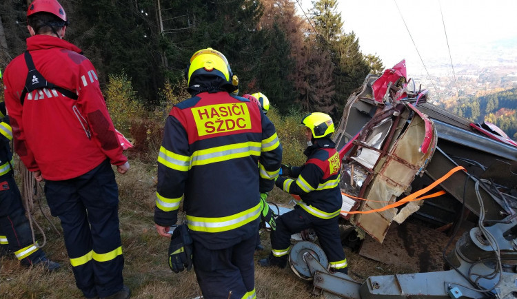 Policisté vyšetřují pád kabiny jako obecné ohrožení z nedbalosti. Hledají svědky